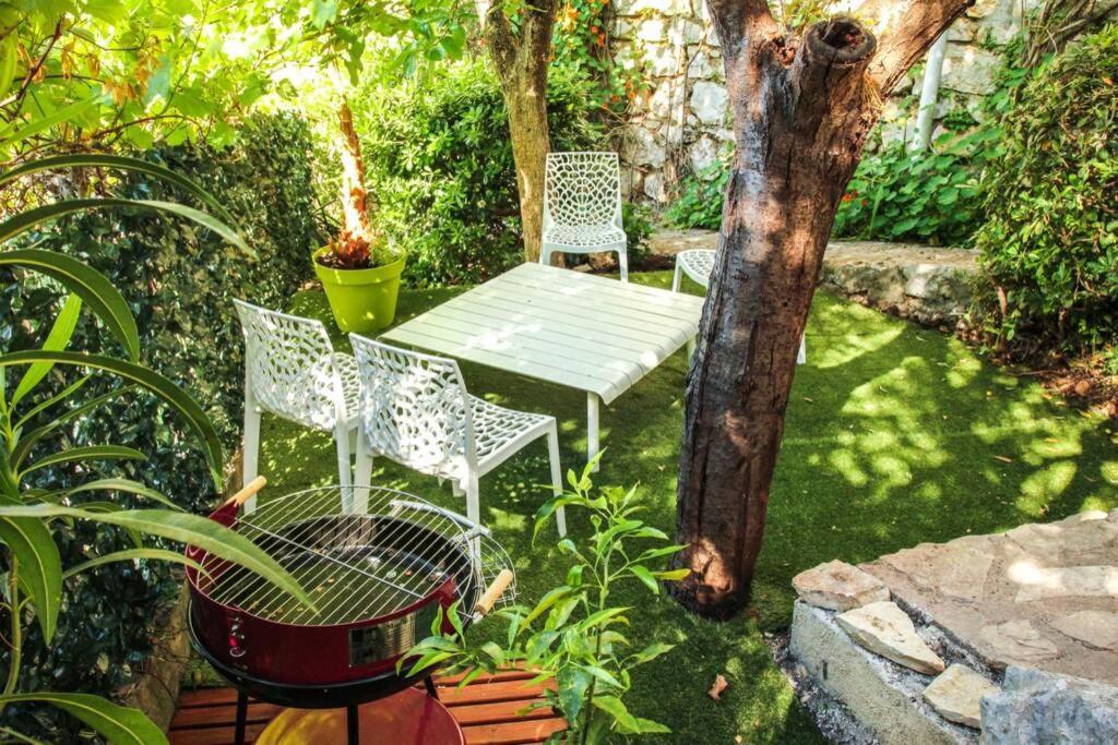Appartement Lumineux Avec Terrasse Jardin Et Acces Piscine Villefranche-sur-Mer Exterior foto
